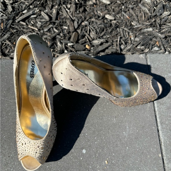 Express satin nude heels - Picture 2 of 3